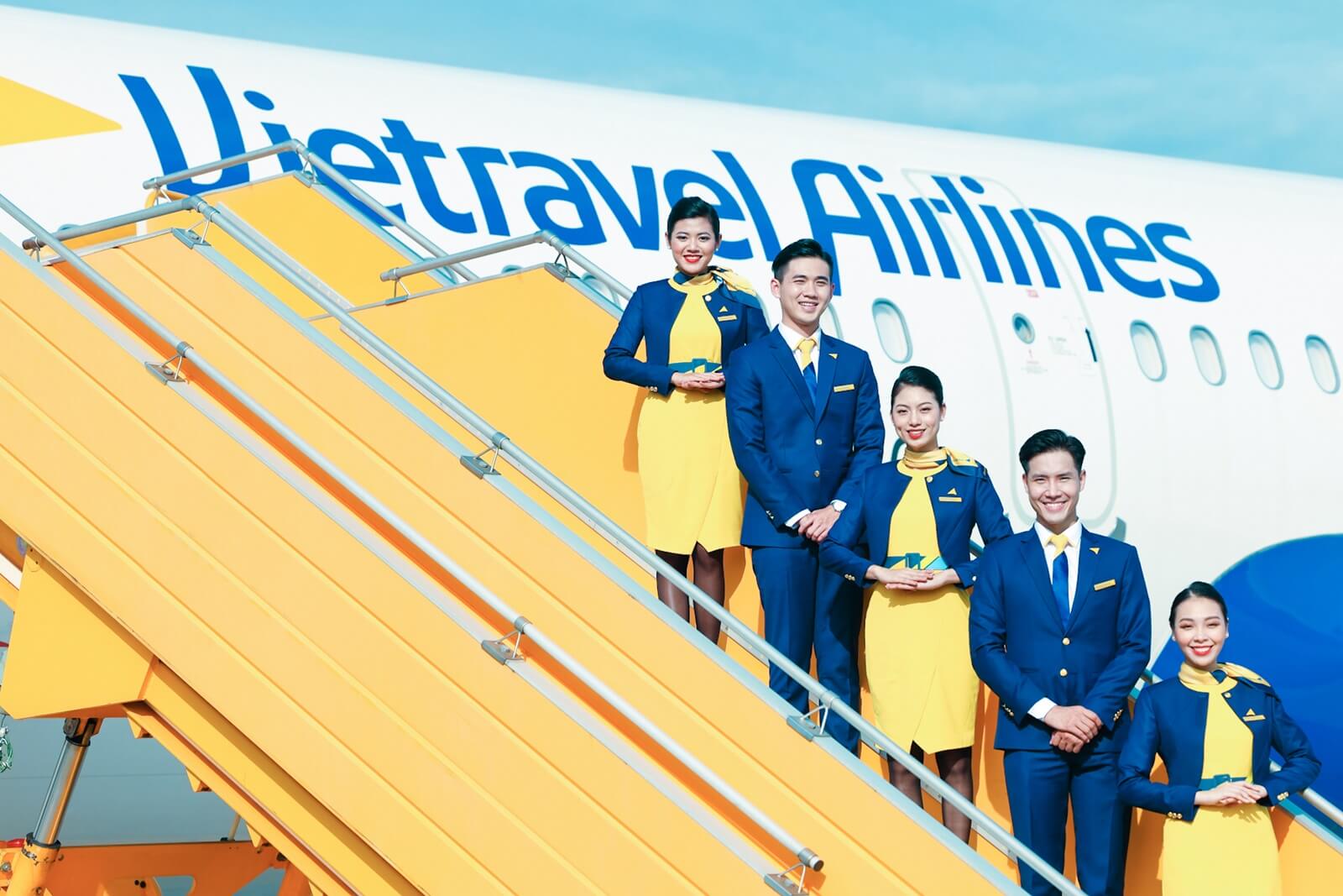 Gia đình hạnh phúc khám phá thế giới cùng Vietravel Airlines