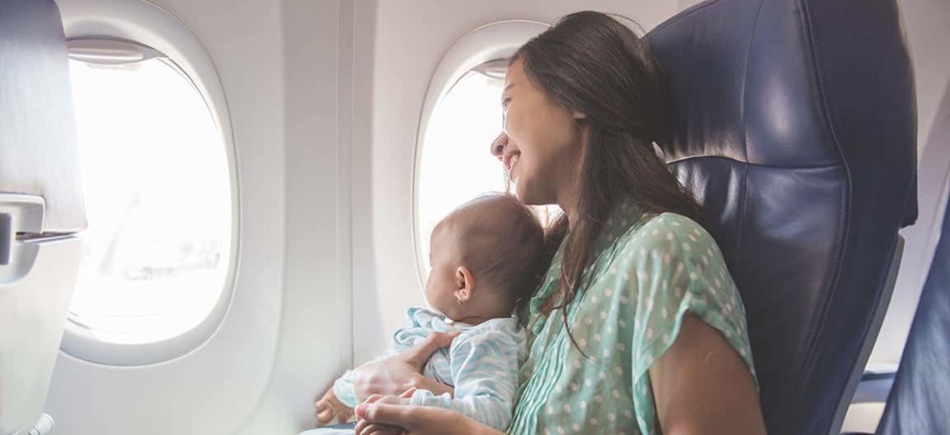Trẻ sơ sinh đi máy bay
