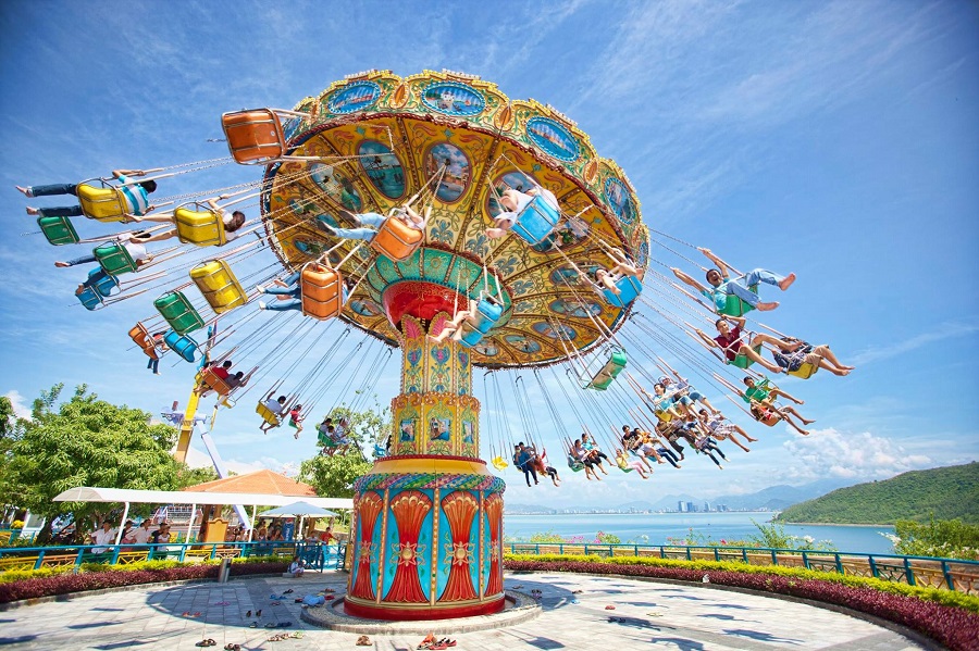 Trò chơi mạo hiểm Trải nghiệm trò chơi đu quay mạo hiểm với tên gọi Đu quay dây văng tại VinWonders Nha Trang