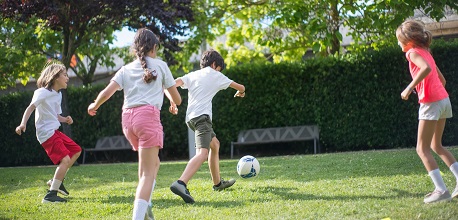 “Vui quên lối về” với TOP 20+ trò chơi ngoài trời thú vị và bổ ích