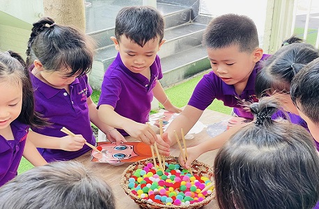 Top 35 trò chơi tập thể cho trẻ mầm non hay, tạo hứng thú nhất