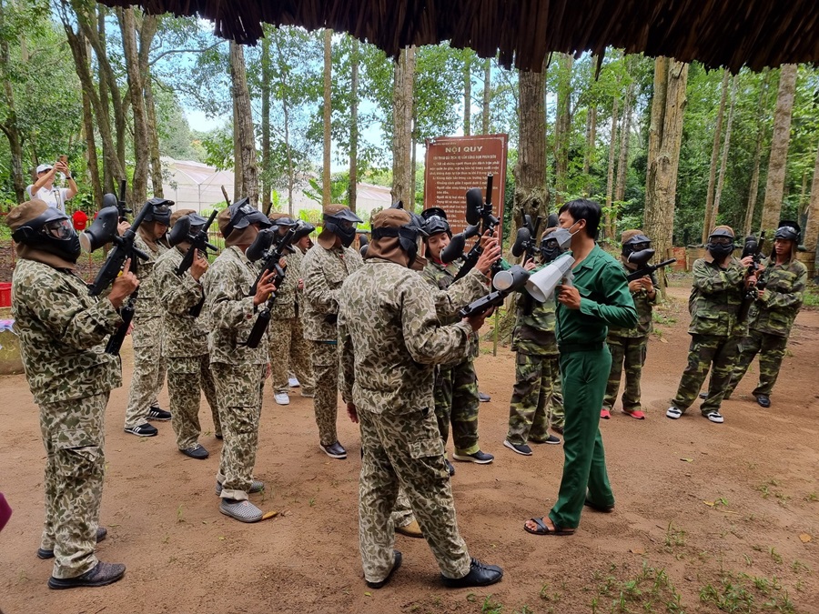 bắn súng sơn TPHCM Trọng tài theo dõi trận đấu bắn súng sơn