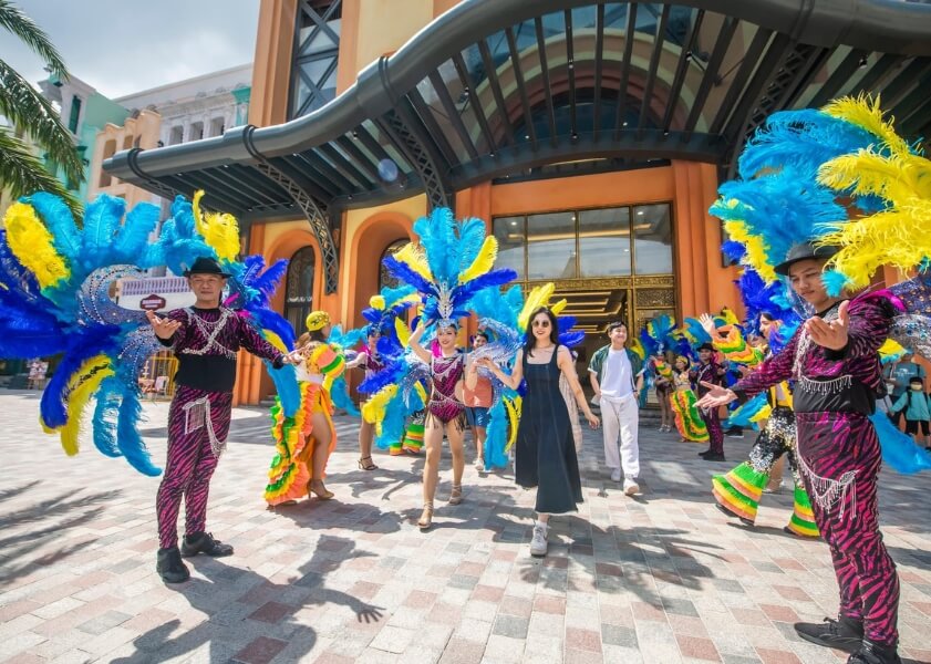 Tropical Carnival VinWonders Cửa Hội