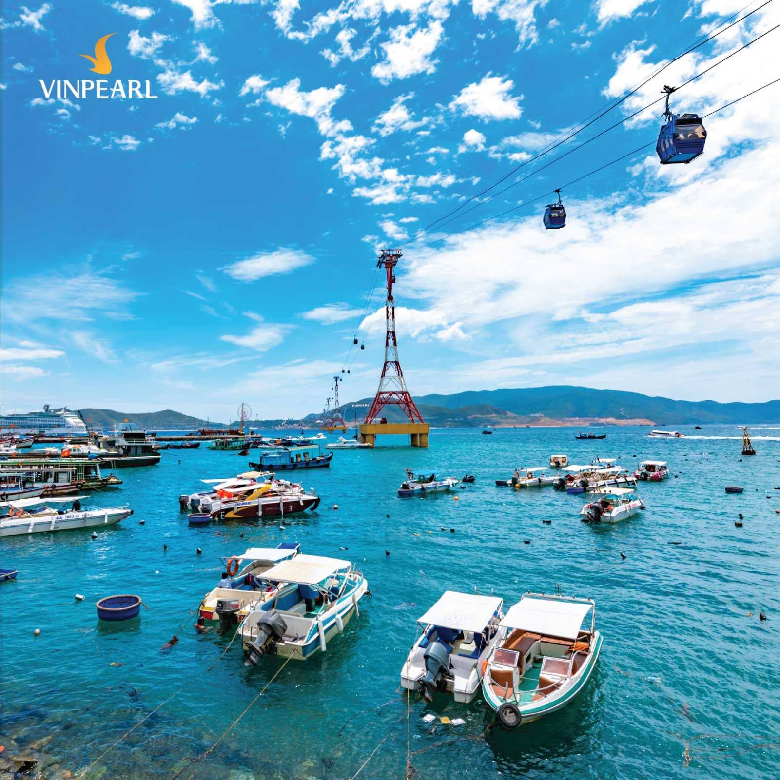 Từ sân bay Nha Trang đến Vinpearl Du khách thuê cano tư nhân