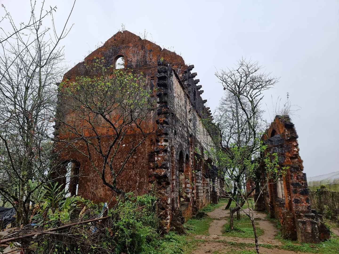 Tu viện cổ Tả Phìn