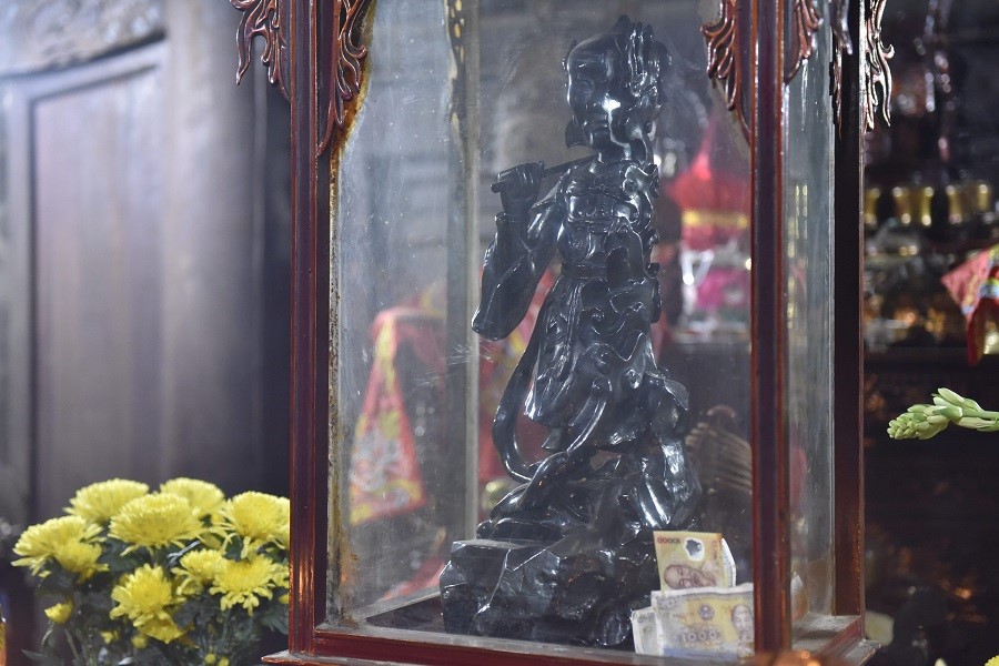 Đền Độc Cước Tượng gỗ thần Độc Cước