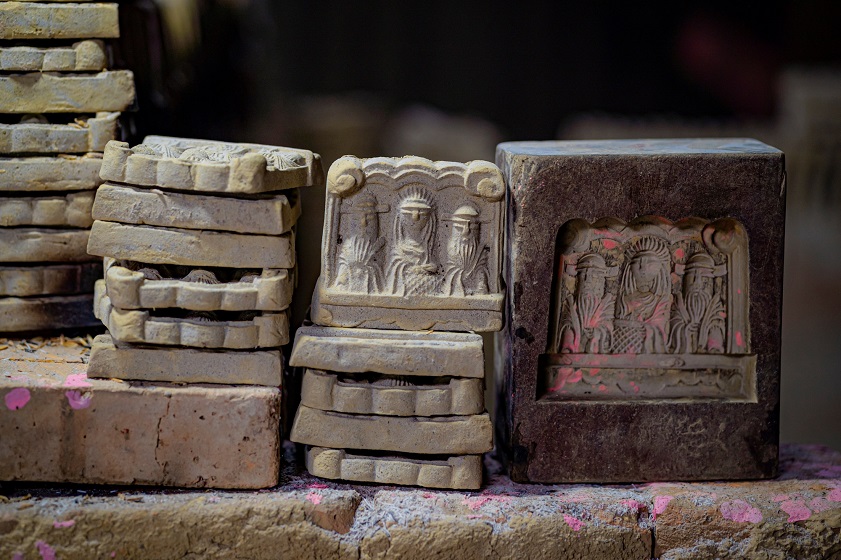 Để làm ra một bức tượng ông Táo đòi hỏi sự tinh tế và khéo léo từ các nghệ nhân