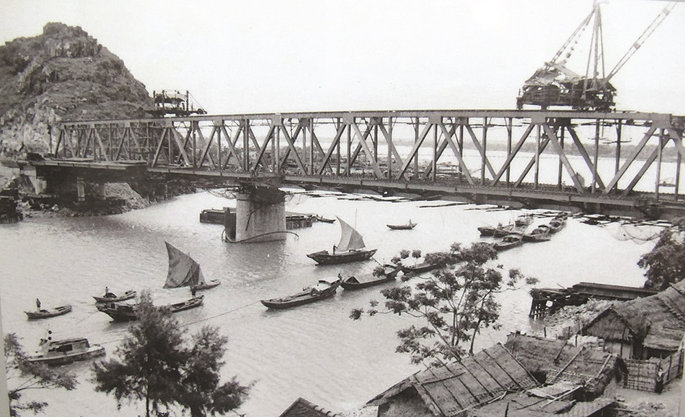 Cầu Hàm Rồng Tuyền đường Bắc - Nam cầu Hàm Rồng