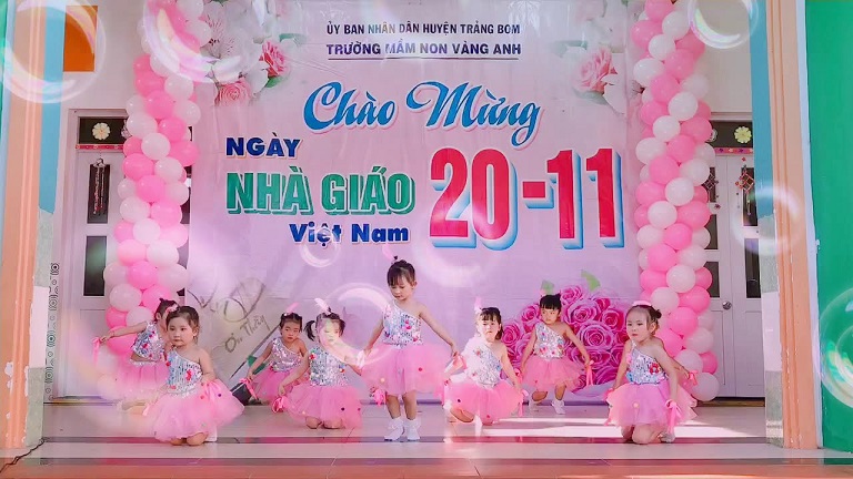 Tiết mục văn nghệ đáng yêu “Thương lắm thầy cô ơi”