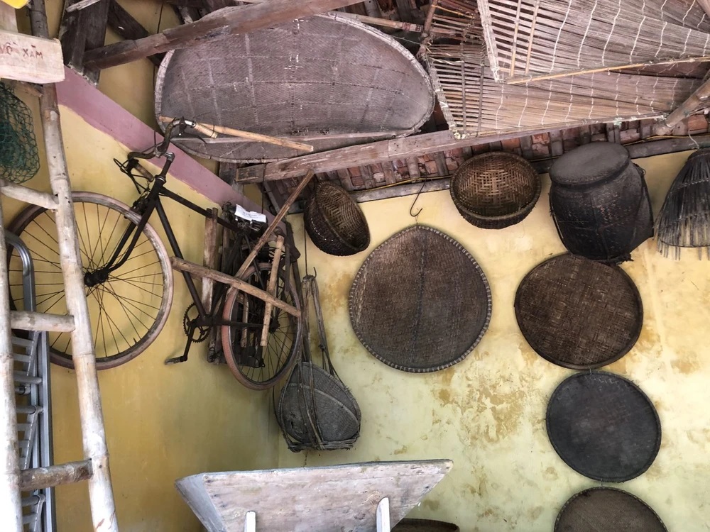 Vật dụng làm đồng xưa