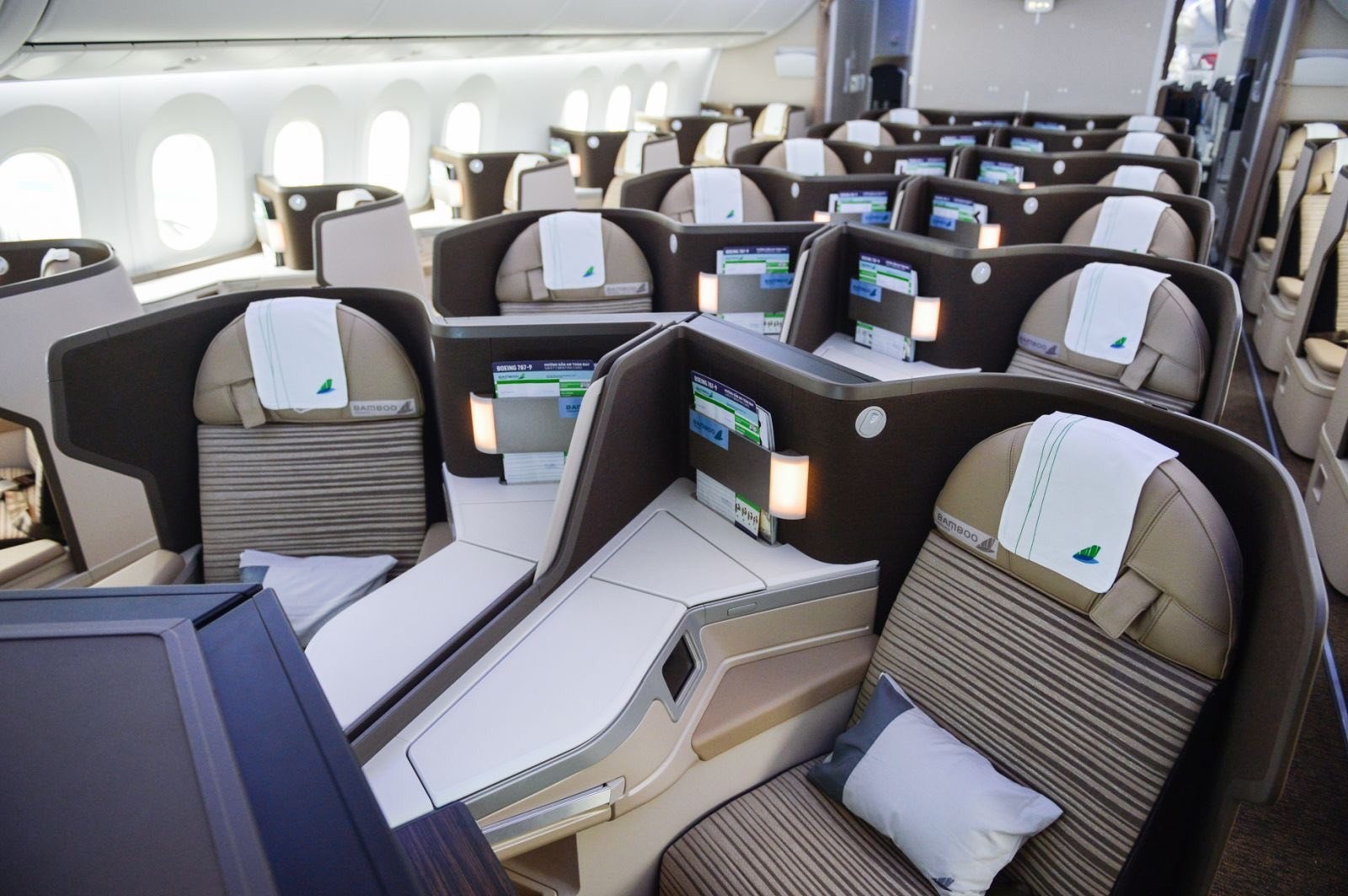 Vé thương gia Bambo Thương gia là hạng vé cao cấp nhất của hãng Bamboo Airways