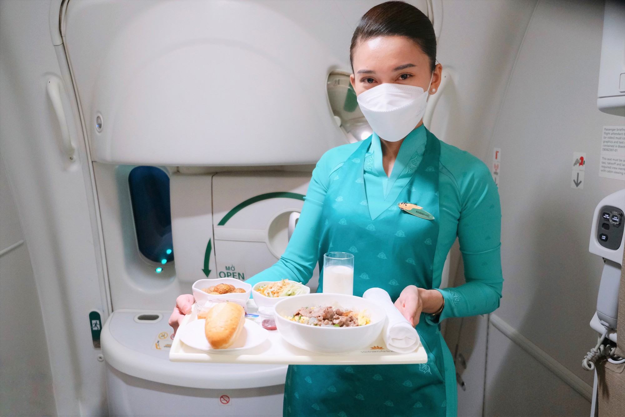 Vé thương gia Vietnam Airlines Suất ăn của hạng ghế thương gia được thay đổi liên tục