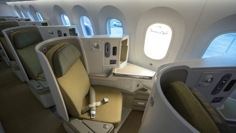 Vé thương gia Vietnam Airlines: Đặc quyền, chính sách, giá vé MỚI NHẤT 2025