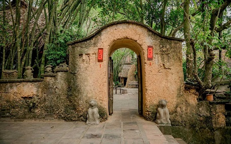 Việt Phủ Thành Chương: Địa chỉ, giá vé và kinh nghiệm tham quan 2025