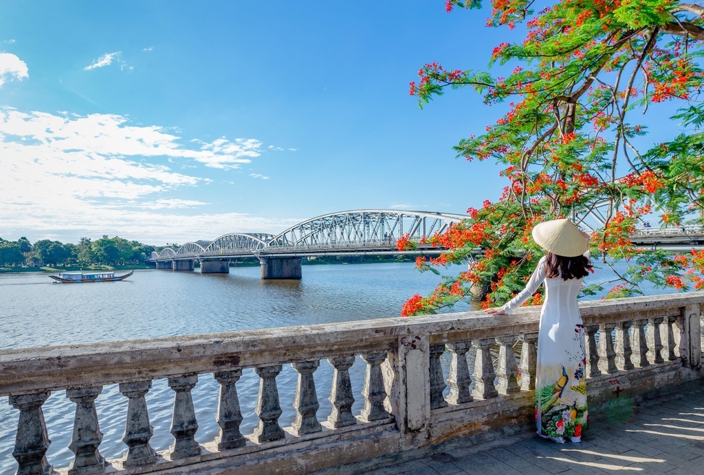 The beauty of the Perfume River is as charming as a watercolor painting