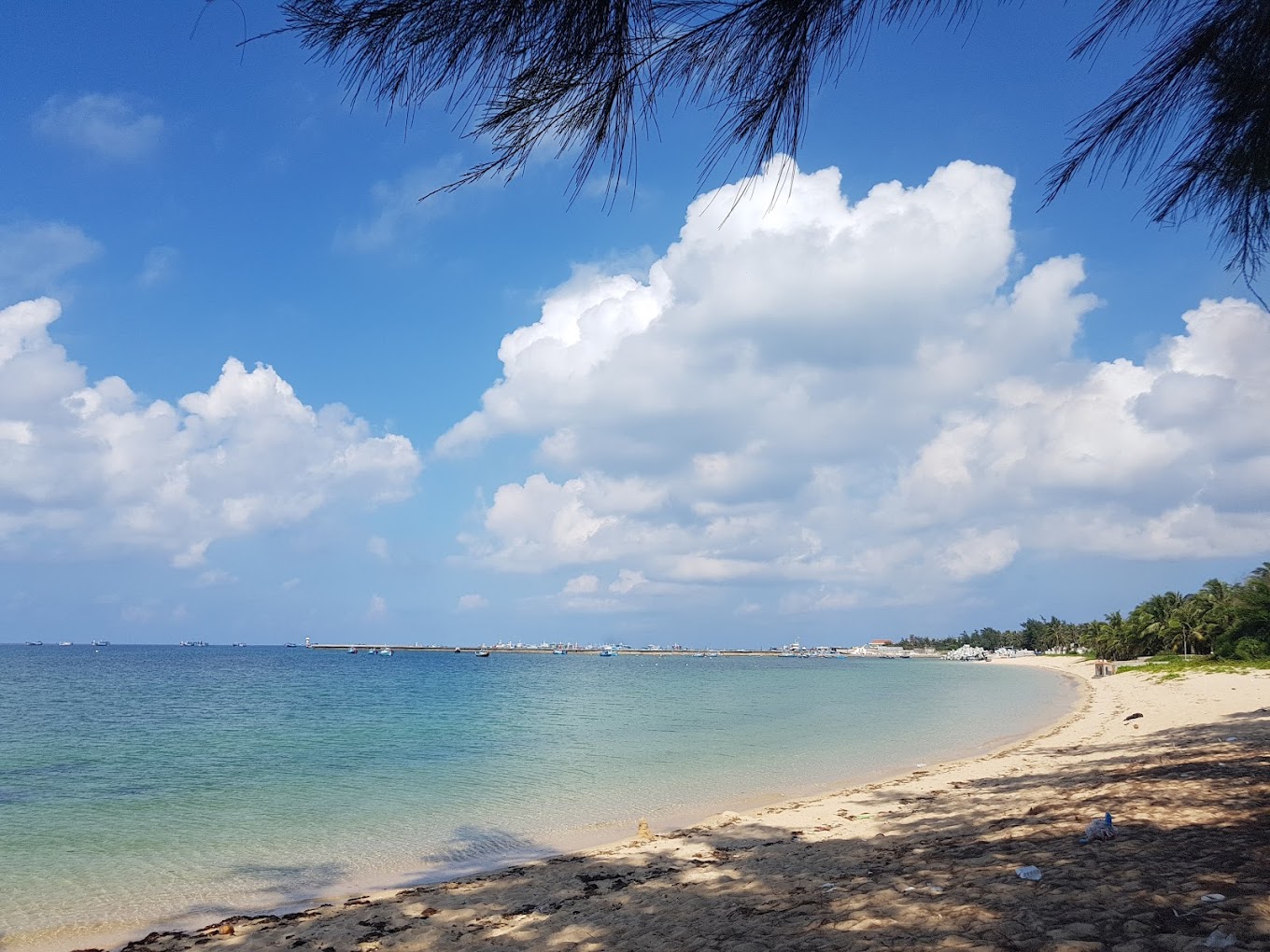 Vịnh Triều Dương Không gian bình yên trên bãi biển vịnh Triều Dương