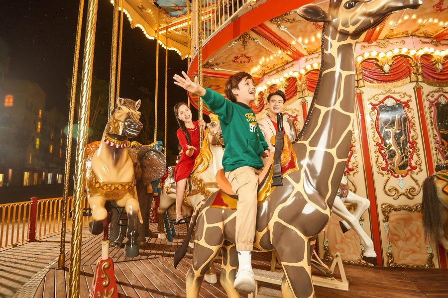 châu Âu thu nhỏ ở Hưng Yên Trò chơi Vòng quay ngựa gỗ Carousel