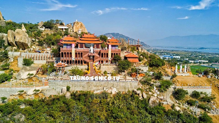 vườn nho Thái An Trùng Sơn cổ tự - ngôi chùa linh thiêng