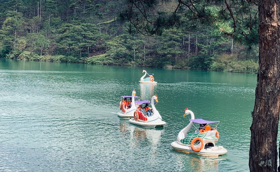 Trải nghiệm thú vị tại hồ Than Thở