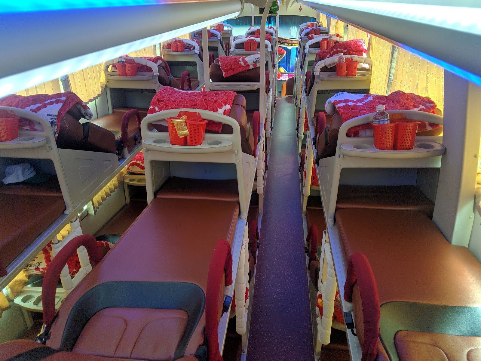 Xe Quy Nhơn Nha Trang Hệ thống xe khách Mười Phượng được trang bị và đổi mới liên tục giúp hành khách thoải mái khi di chuyển