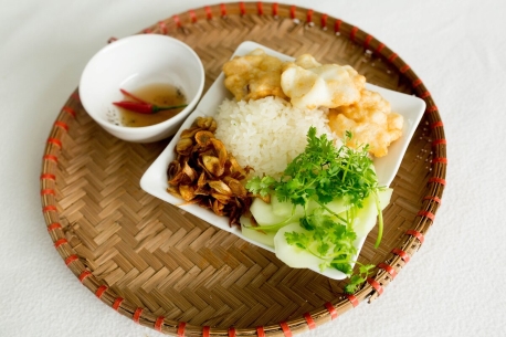 Xôi chả mực: Cách làm và top 3 quán xôi ngon đúng điệu Hạ Long