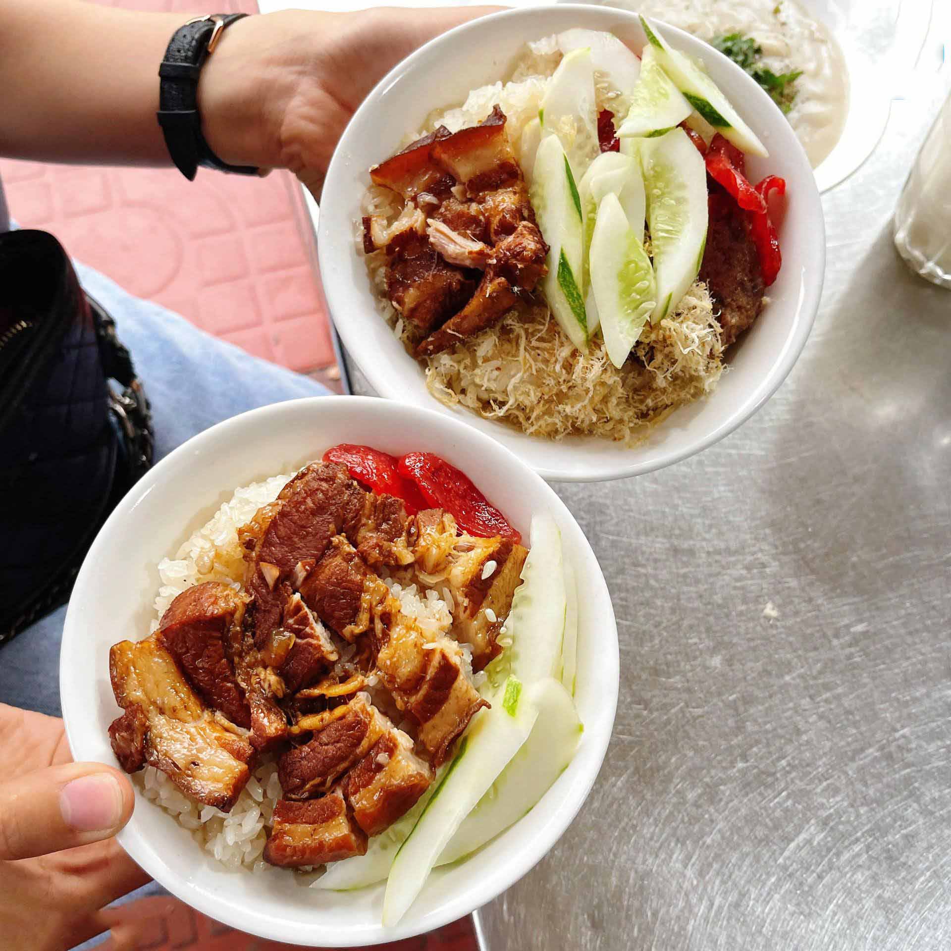 Xôi thịt Hải Phòng Xôi thịt Hải Phòng Cô Phượng siêu đầy đặn với phần thịt kho mềm thơm