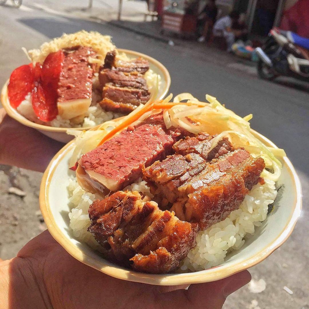 Xôi thịt Hải Phòng Xôi thịt luôn nằm trong danh sách các món ăn “nhất định phải thử” khi đến Hải Phòng