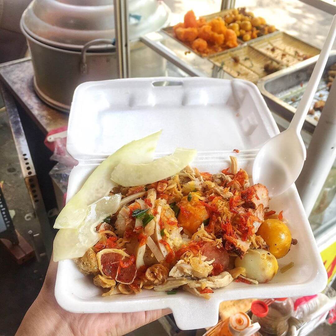 Xôi thịt Hải Phòng Xôi thịt Hải Phòng được ăn kèm với nhiều topping khác nhau