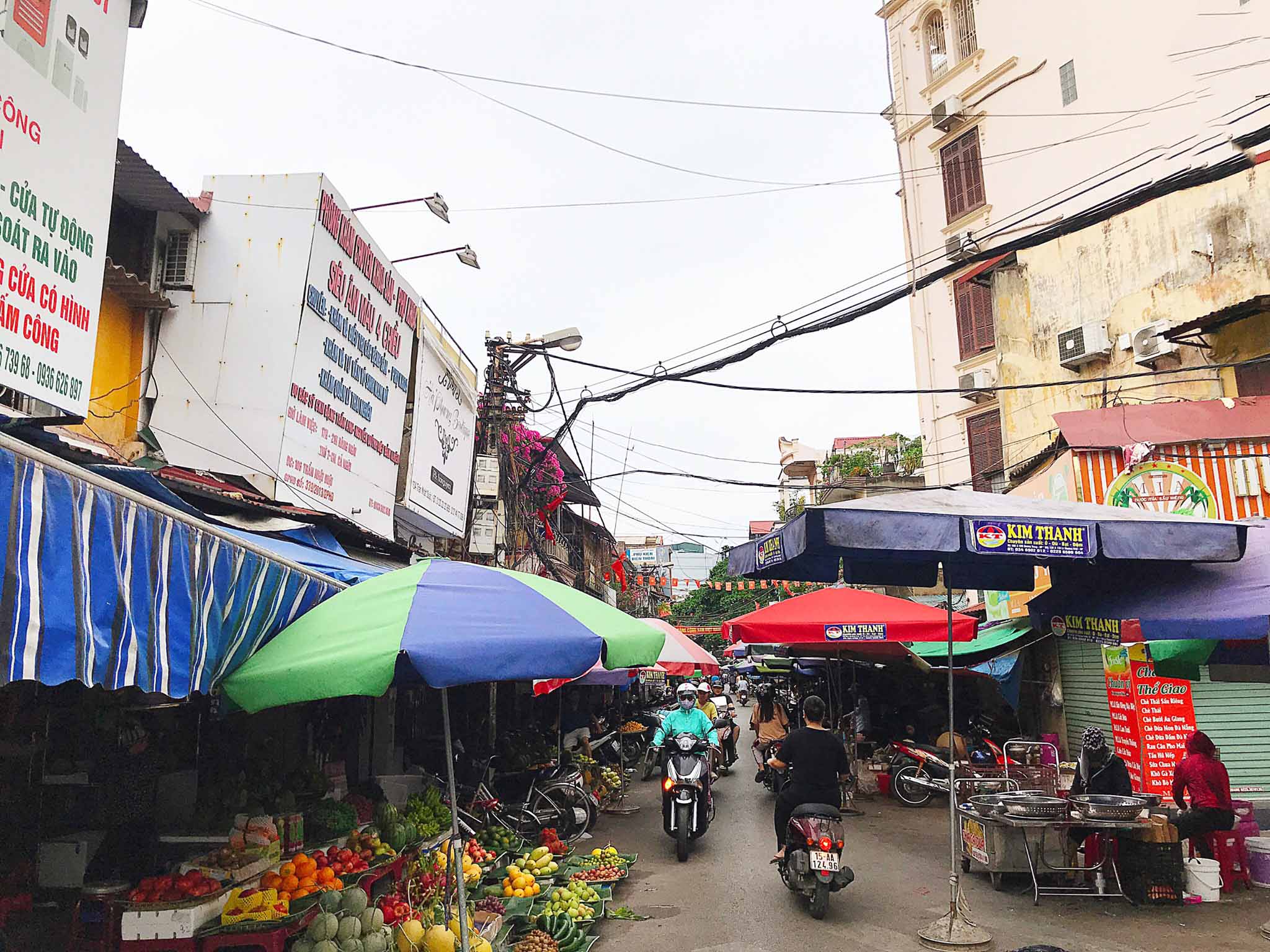 Xôi thịt Hải Phòng Chợ Cố Đạo là thiên đường ẩm thực với nhiều món ăn ngon, trong đó có xôi thịt